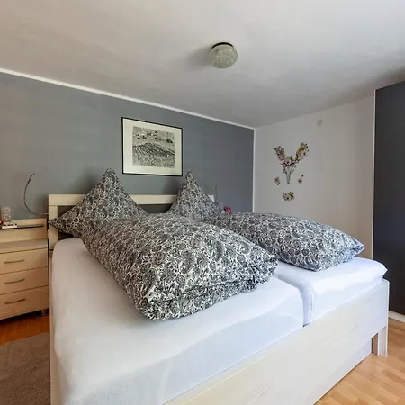 Апартаменты Moselle Vineyard Escape, Cleaning Included Wehlen