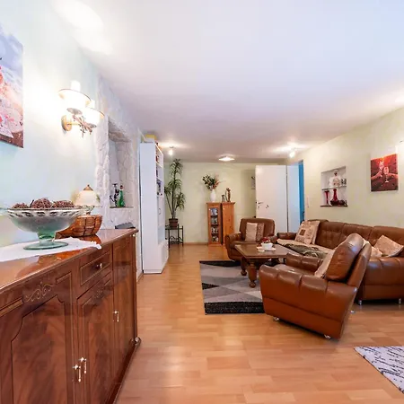 Апартаменты Moselle Vineyard Escape, Cleaning Included Wehlen